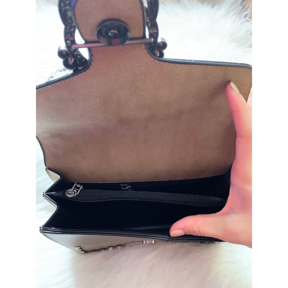 5/$25💋Small Structured Bag - Beige - Picture 3 of 3